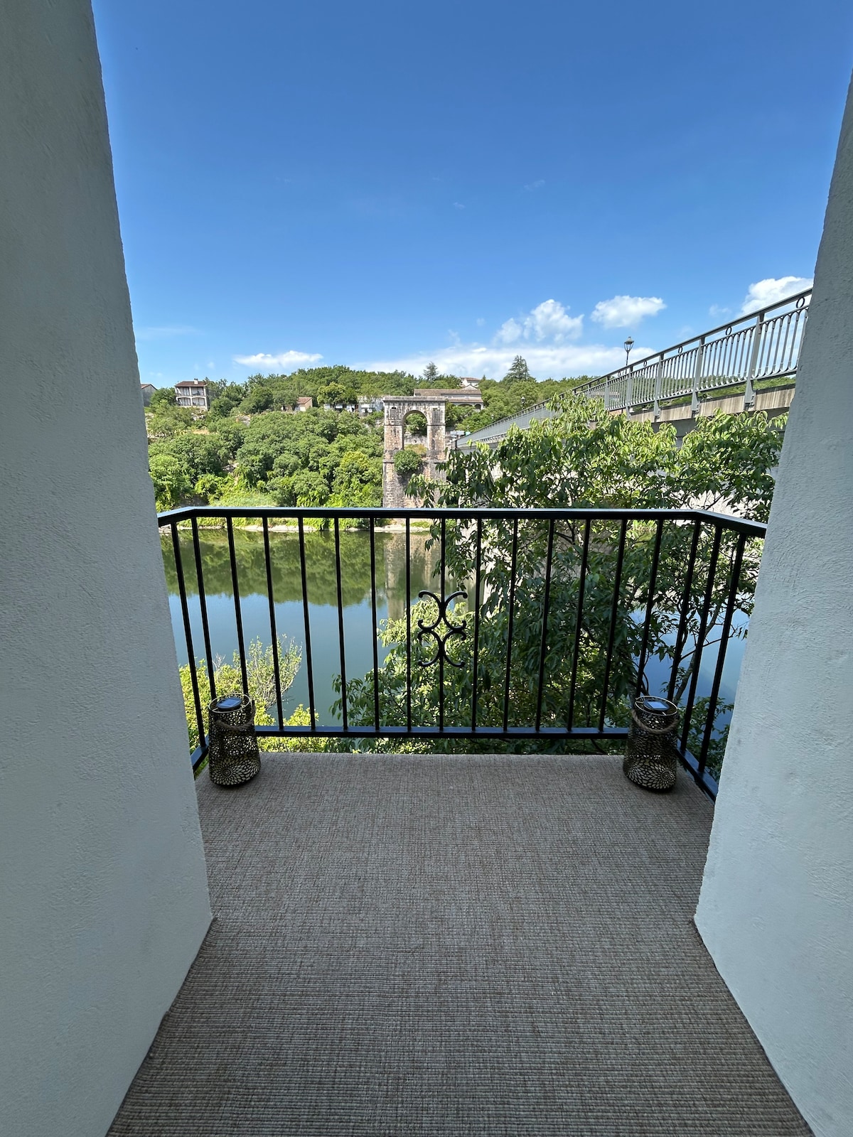 Vue depuis le balcon sur l'Ardèche